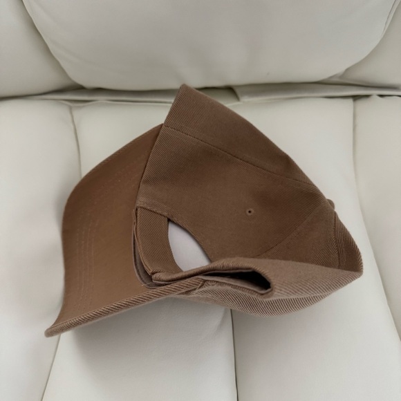 LAST ONE! ✨BRAND NEW! CELEB STYLE BASEBALL CAP✨ - Picture 2 of 3